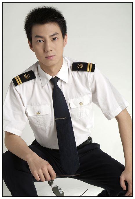 他是空警
