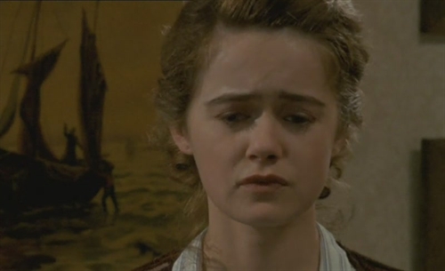 《沉默如海》:改编谈及少女与军官的柏拉图神