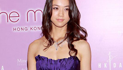 汤唯香港出席颁奖礼 下月开拍《晚秋》
