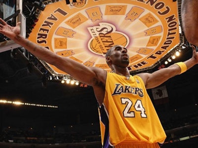 又见绝杀,科比·布莱恩特` 孤独男女的集合广场