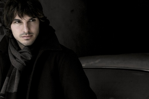 休杰克曼夫妇带儿子和女儿出街,so cute. 像明星