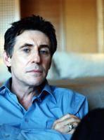 加布里埃尔·伯恩 Gabriel Byrne