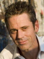 C·托马斯·豪威尔 C. Thomas Howell