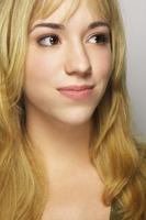 安德莉·鲍恩 Andrea Bowen