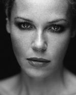 康妮·尼尔森 Connie Nielsen