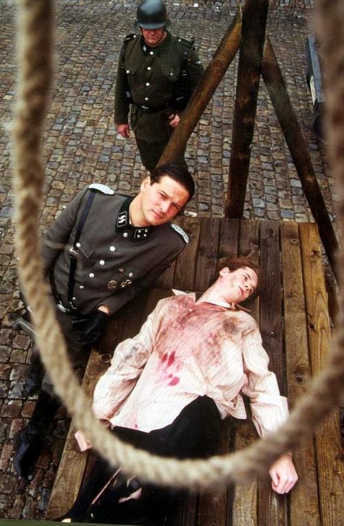 盖世太保枪口下的中国女人