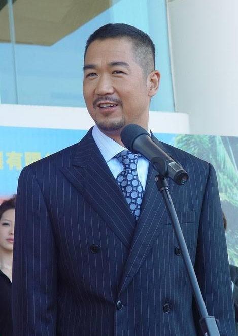 张国立