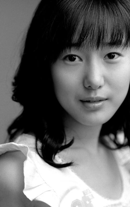 尹珍熙 Jin-seo Yun 写真 #01