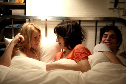 巴黎小情歌》:由男欢女<em>爱</em>到同志恋曲– 《巴黎