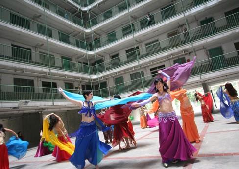 疯狂主妇My Mother is a Belly Dancer(2006)剧照 #02