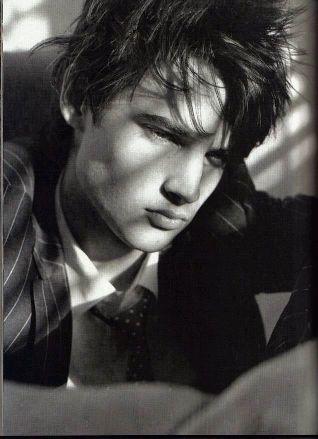汤姆·斯塔里奇 Tom Sturridge 写真 #02