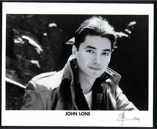 尊龙 John Lone 生活照 #01