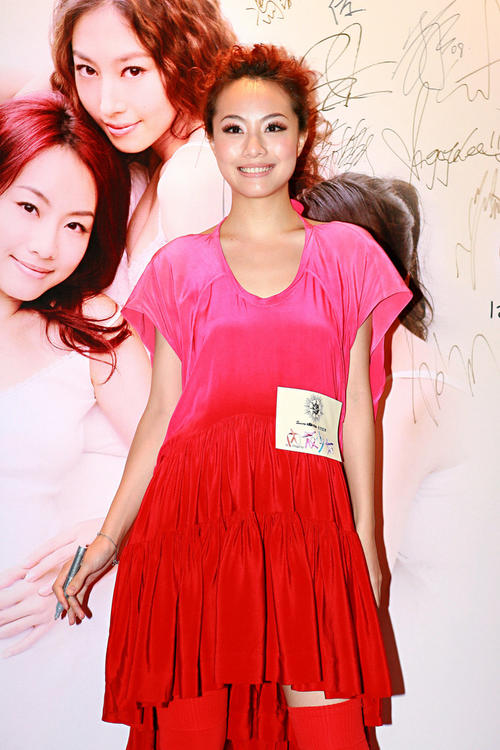 [图]《<em>内衣少女</em>》香港首映 五位<em>女主角</em>性感亮相