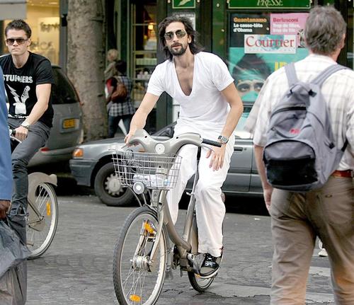 布洛迪畅快游巴黎