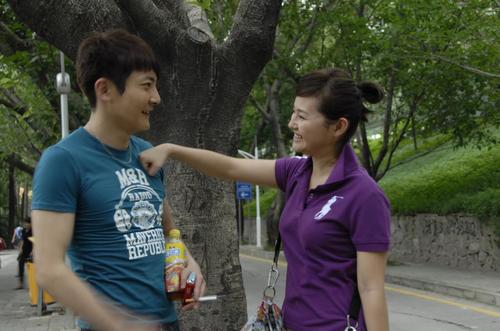 姚晨演空姐与真老公同居 剪吻戏求柏拉图爱情