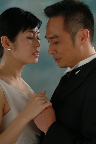 余男吴镇宇唯美婚纱照