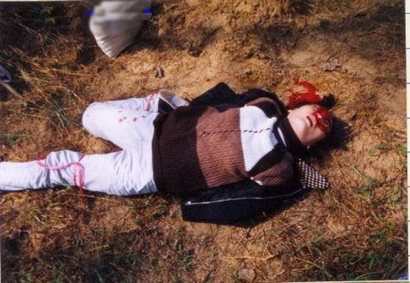 沙滩偷拍:被糟蹋后抛弃的<em>裸体女尸</em>_博古通今_