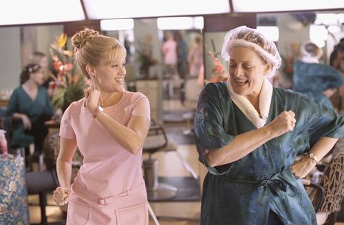 律政俏佳人2legally blonde 2: red, white & blonde(2003)剧照 #17