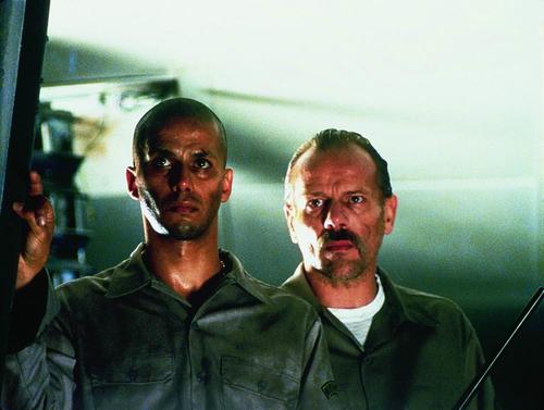 猎豹行动nid de guêpes(2002)剧照 #05